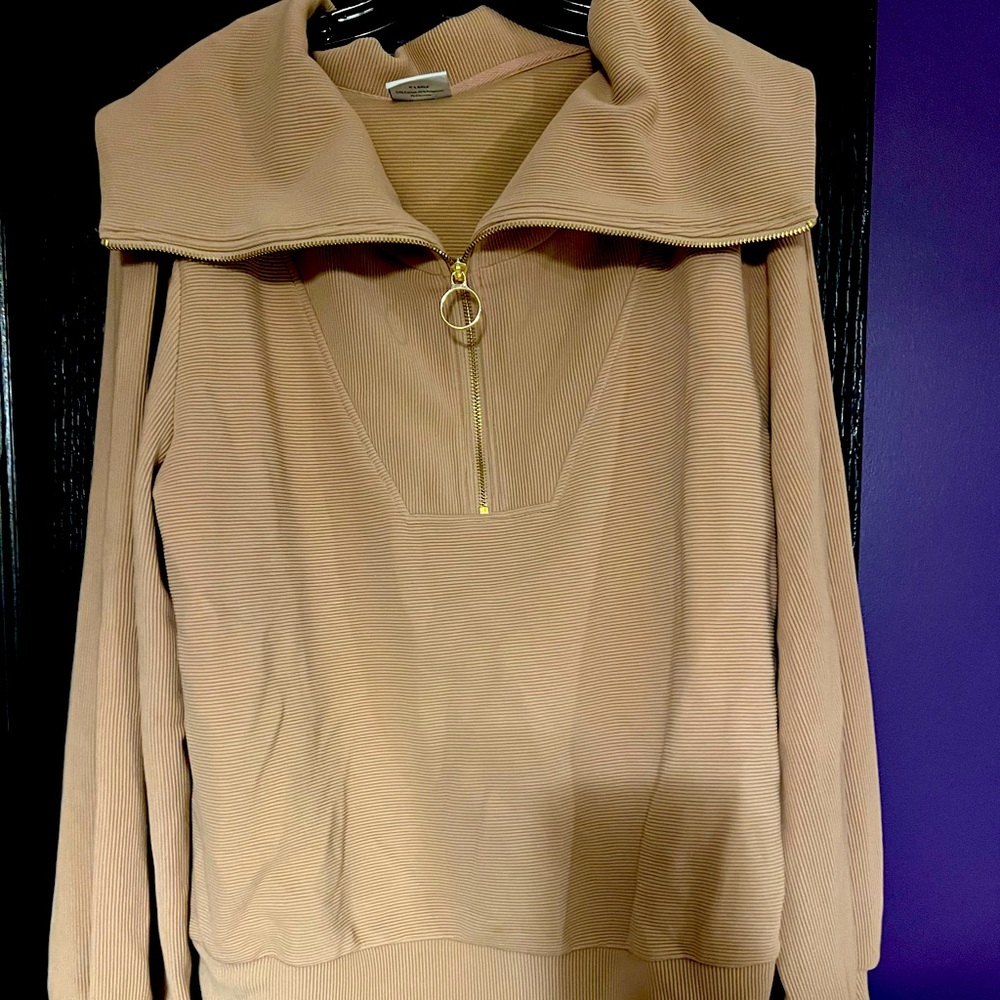 Varley size xl tan in color